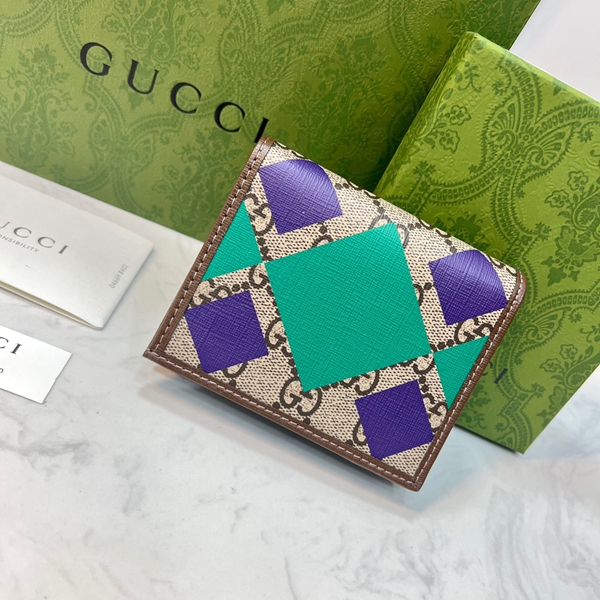 グッチ財布コピー背面デザイン